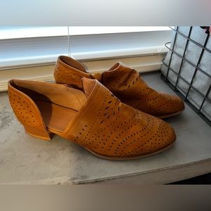 Women’s size 11- lemony brown ankle boot slip on loafers with a pointed toe.